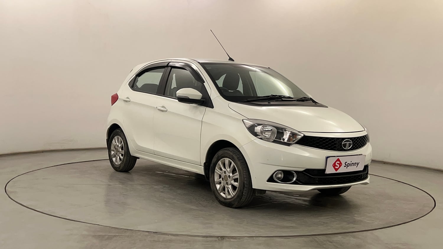 Used 2018 Tata Tiago Revotron XZ Petrol Manual exterior RIGHT FRONT CORNER VIEW