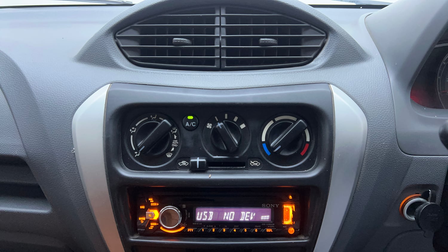 Used 2014 Maruti Suzuki Alto 800 Lxi Petrol Manual interior MUSIC SYSTEM & AC CONTROL VIEW