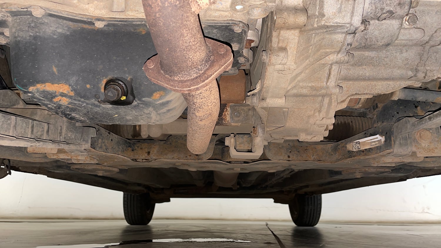 Used 2023 Tata Punch Accomplished MT Petrol Manual extra FRONT LEFT UNDERBODY VIEW