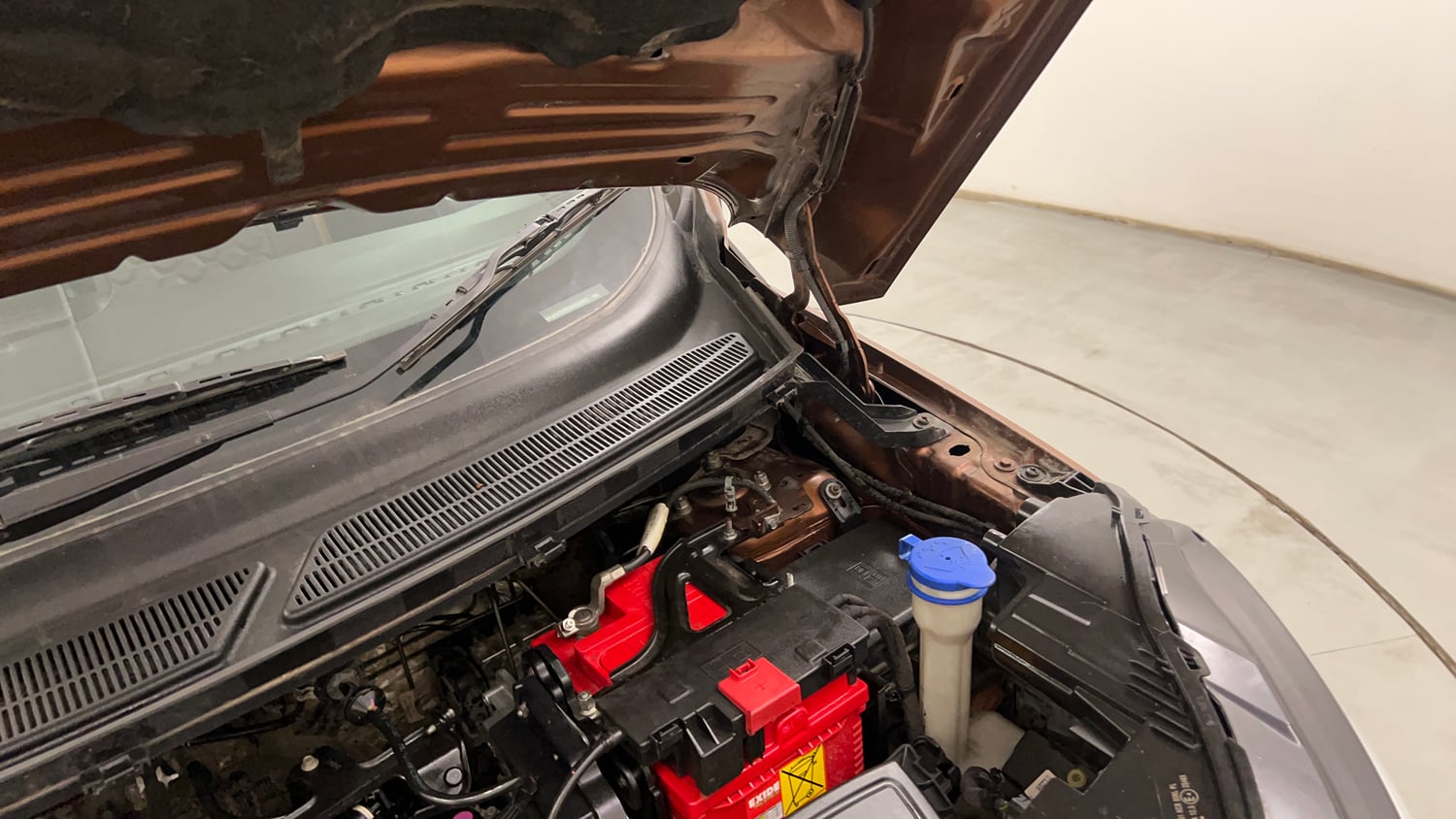 Used 2019 Ford EcoSport Titanium 1.5L TDCi Diesel Manual engine ENGINE LEFT SIDE HINGE & APRON VIEW