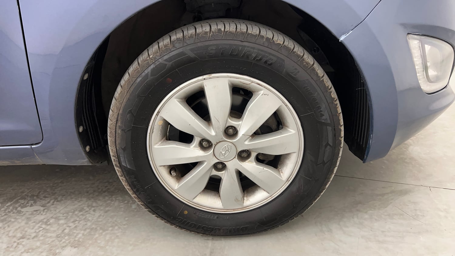 Used 2014 Hyundai i20 Asta 1.2 Petrol Manual tyres RIGHT FRONT TYRE RIM VIEW