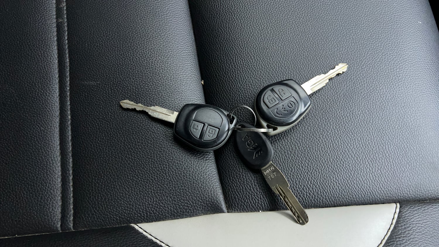 Used 2015 Maruti Suzuki Swift VXi Petrol Manual extra CAR KEY VIEW