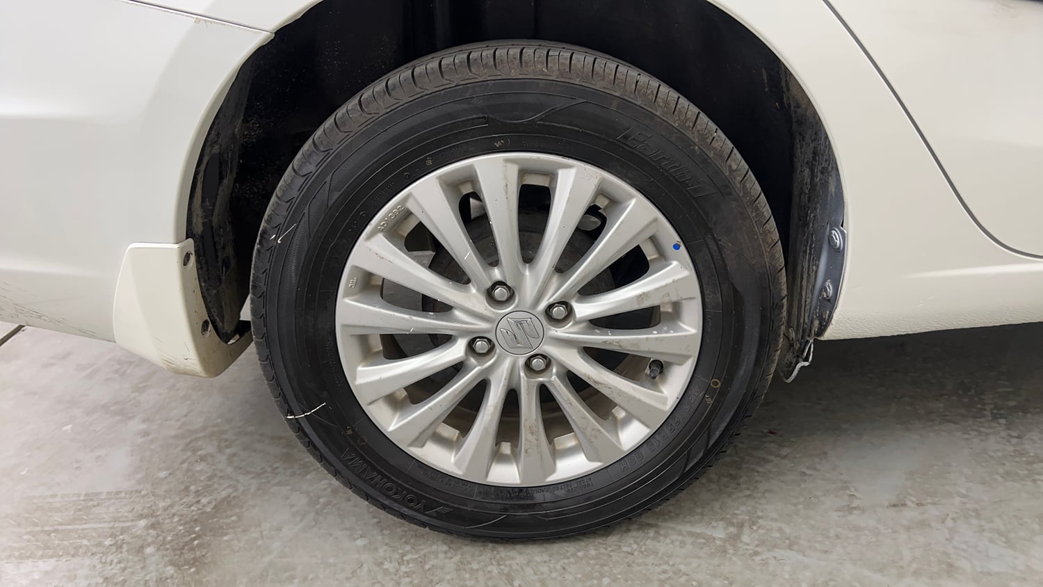 Used 2022 Maruti Suzuki Ciaz Zeta 1.5 Petrol Manual tyres RIGHT REAR TYRE RIM VIEW