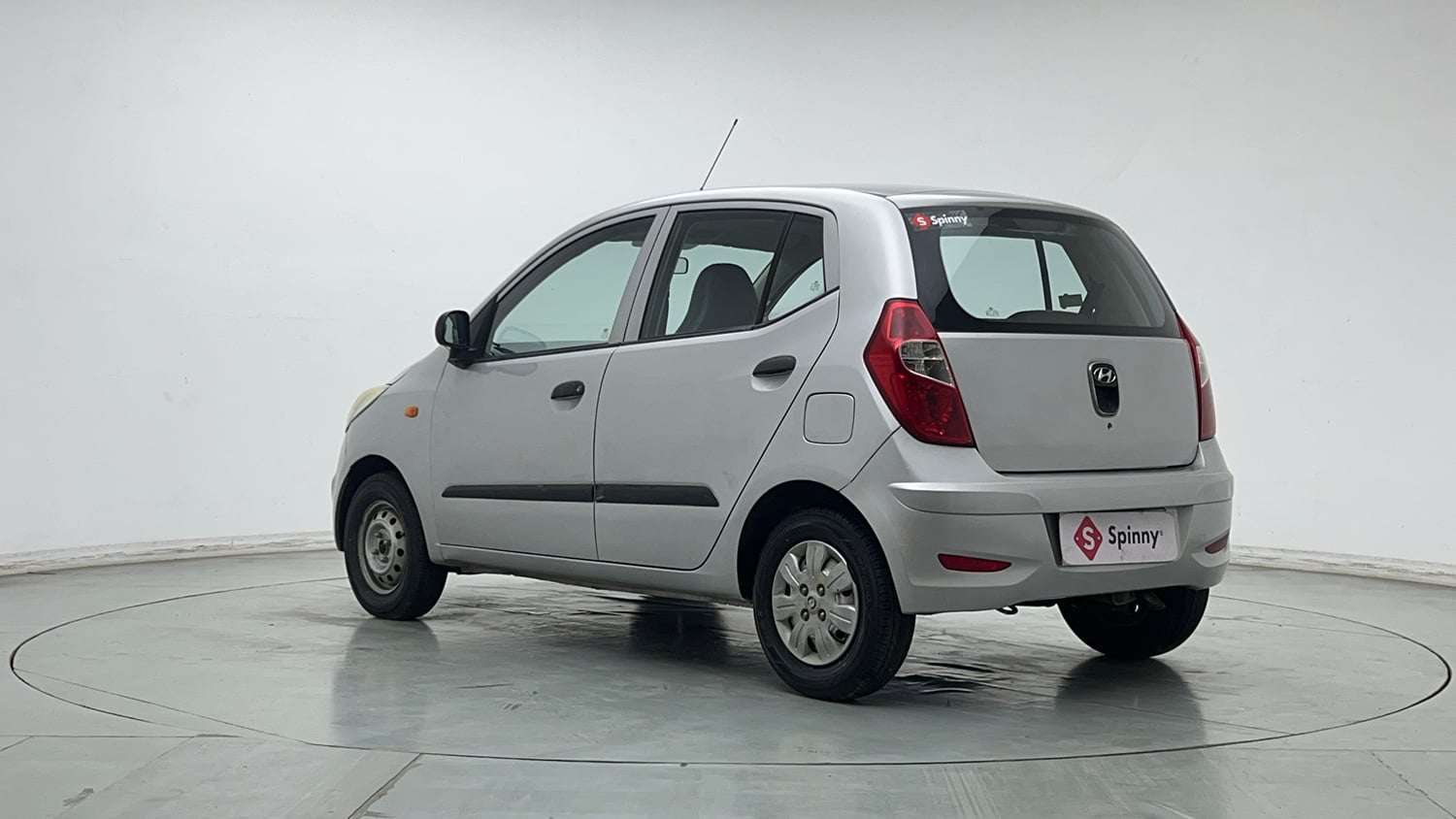 Used 2015 Hyundai i10 Magna 1.1 iRDE2 Petrol Manual exterior LEFT REAR CORNER VIEW