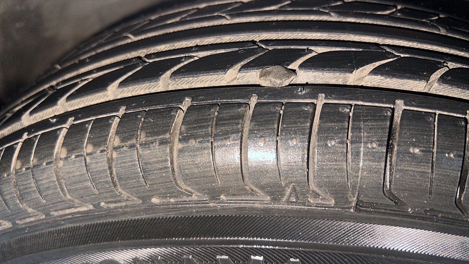 Used 2015 Hyundai i10 Magna 1.1 iRDE2 Petrol Manual tyres RIGHT FRONT TYRE TREAD VIEW