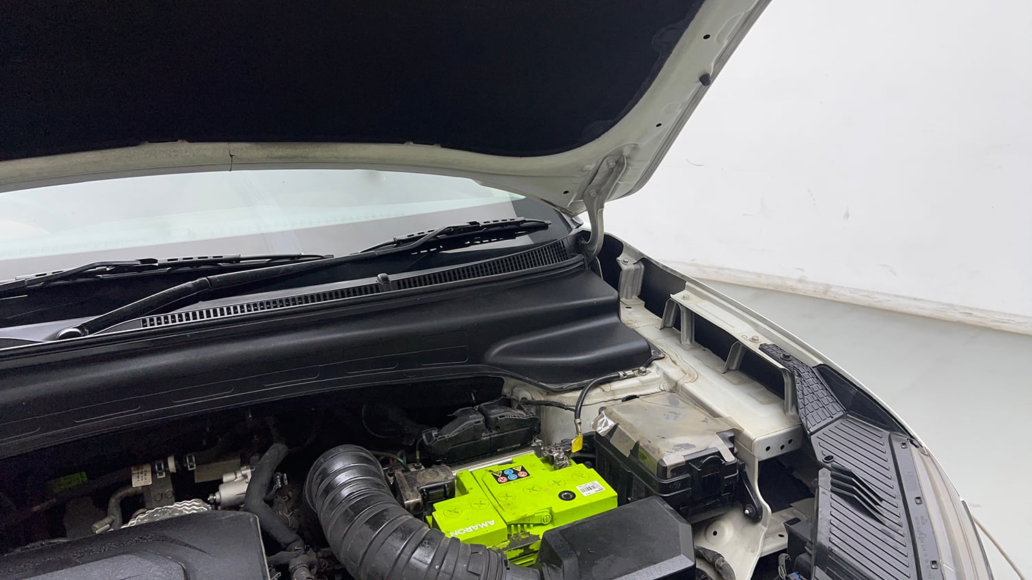 Used 2022 Hyundai Alcazar Signature (O) 6 STR 1.5 Diesel AT Diesel Automatic engine ENGINE LEFT SIDE HINGE & APRON VIEW