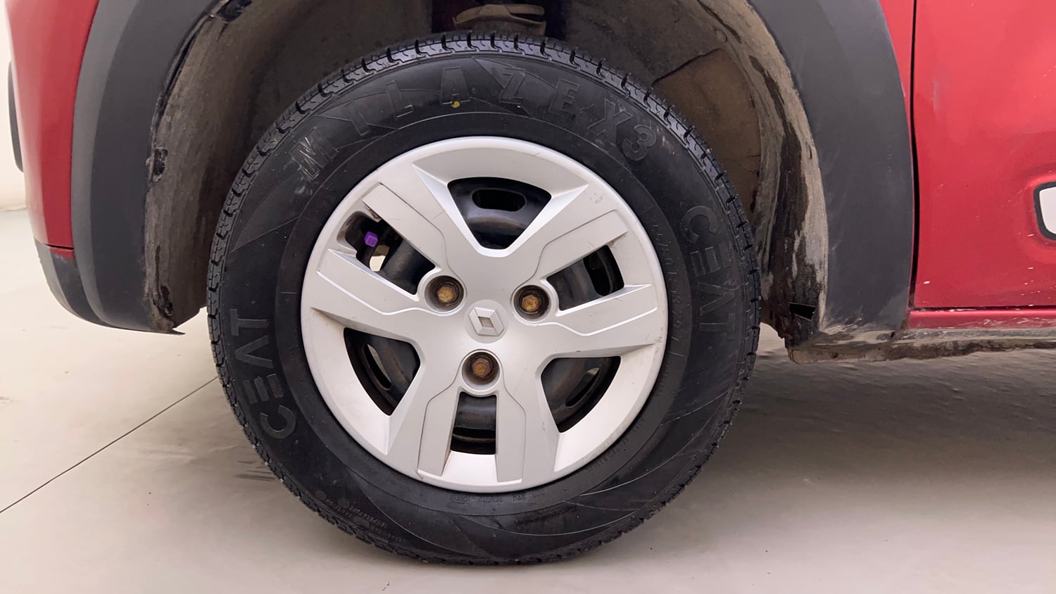 Used 2017 Renault Kwid 1.0 RXT AMT Petrol Automatic tyres LEFT FRONT TYRE RIM VIEW