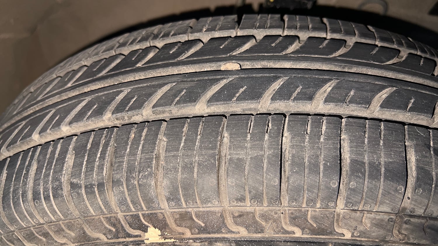 Used 2015 Maruti Suzuki Swift VXi Petrol Manual tyres RIGHT FRONT TYRE TREAD VIEW