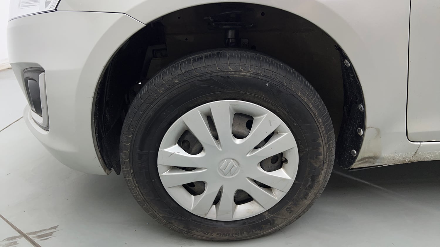 Used 2015 Maruti Suzuki Swift VXi Petrol Manual tyres LEFT FRONT TYRE RIM VIEW