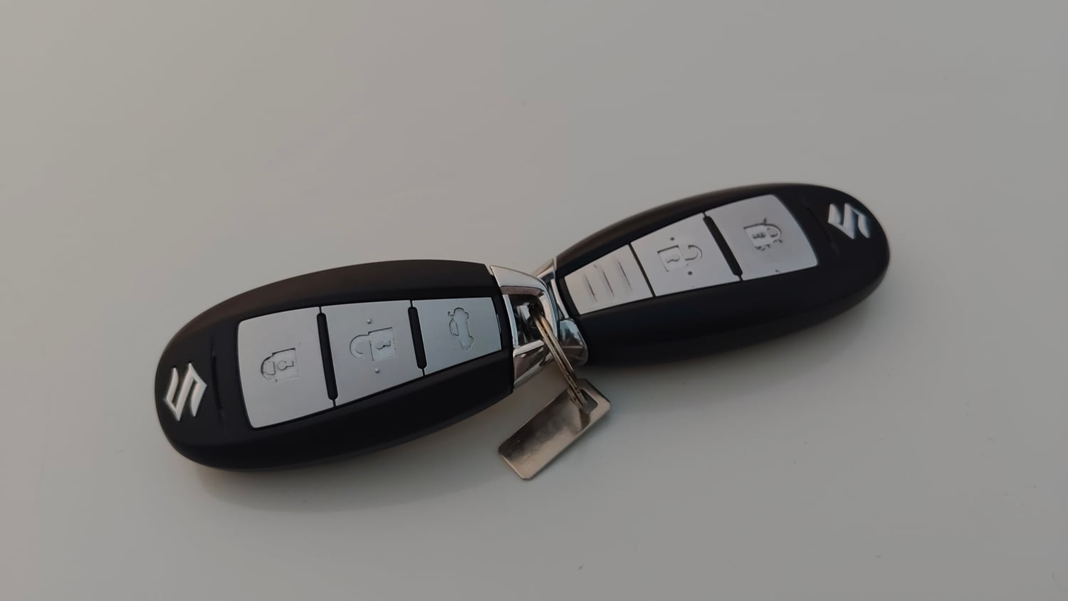 Used 2021 maruti-suzuki Vitara Brezza ZXi Petrol Manual extra CAR KEY VIEW