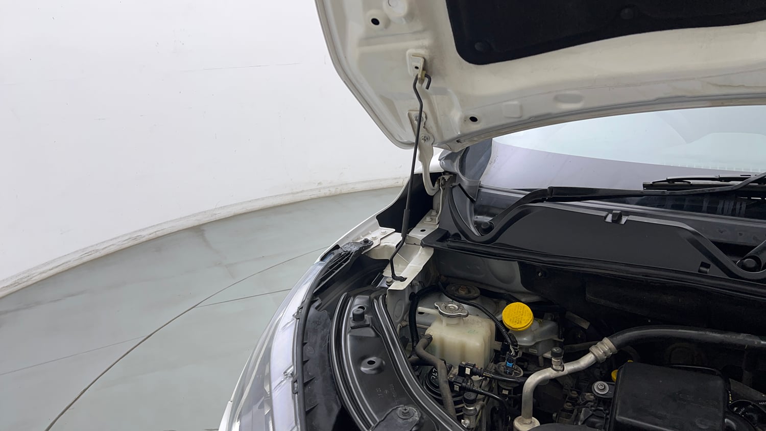 Used 2022 Nissan Magnite XE Petrol Manual engine ENGINE RIGHT SIDE HINGE & APRON VIEW