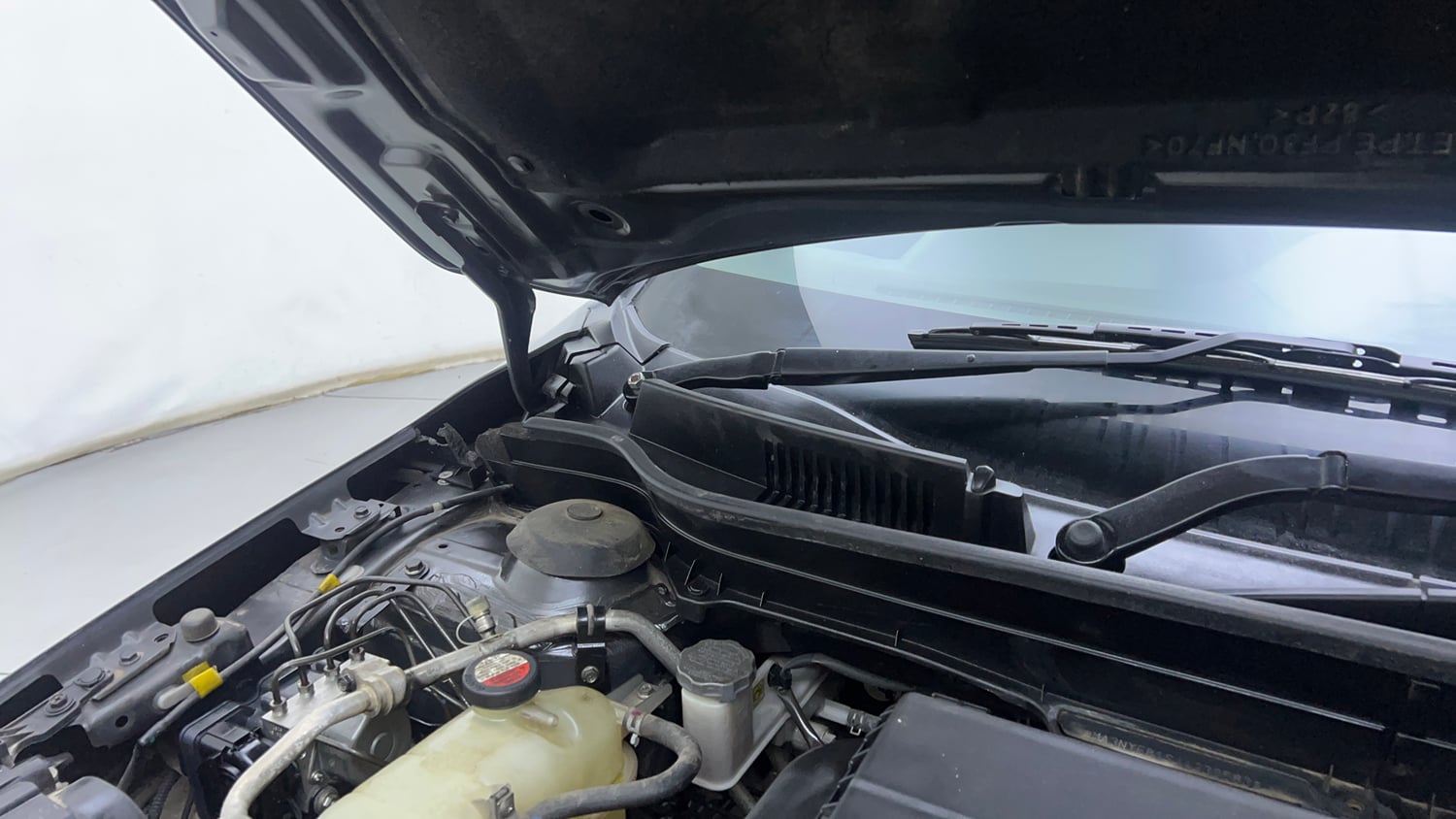 Used 2018 Maruti Suzuki Vitara Brezza [2016-2020] ZDi Plus Diesel Manual engine ENGINE RIGHT SIDE HINGE & APRON VIEW