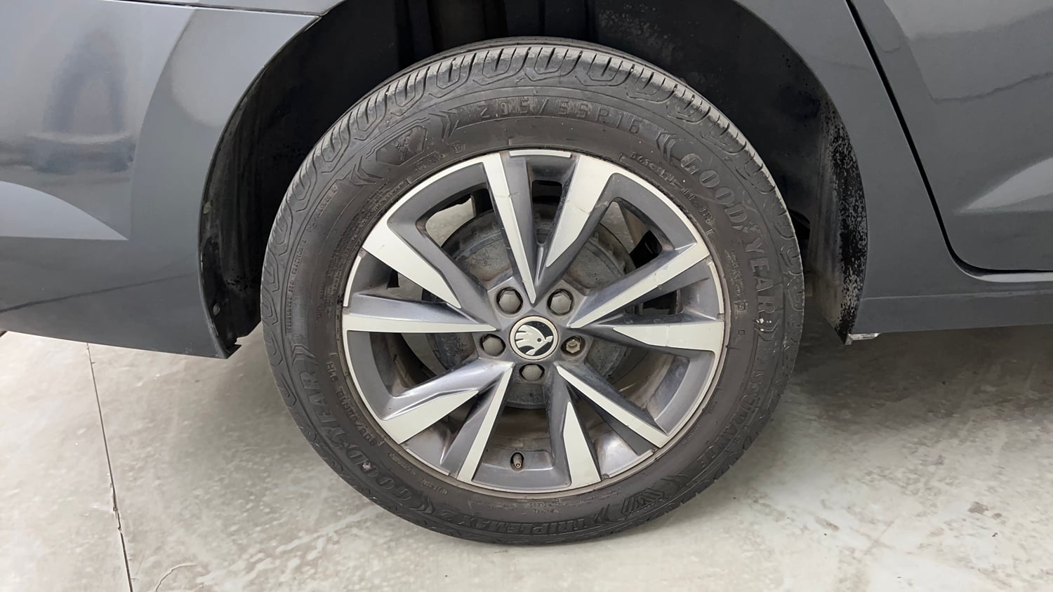 Used 2023 Skoda Slavia Style 1.5L TSI DSG Petrol Automatic tyres RIGHT REAR TYRE RIM VIEW