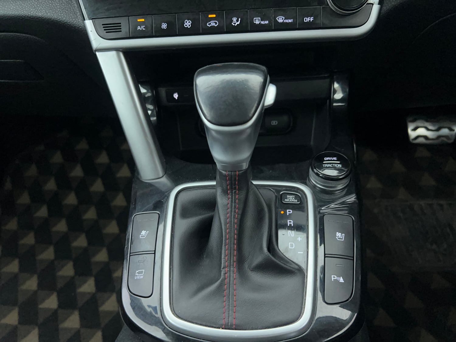 Used 2021 Kia Seltos GTX Plus 1.4 DCT Petrol Automatic interior GEAR  KNOB VIEW