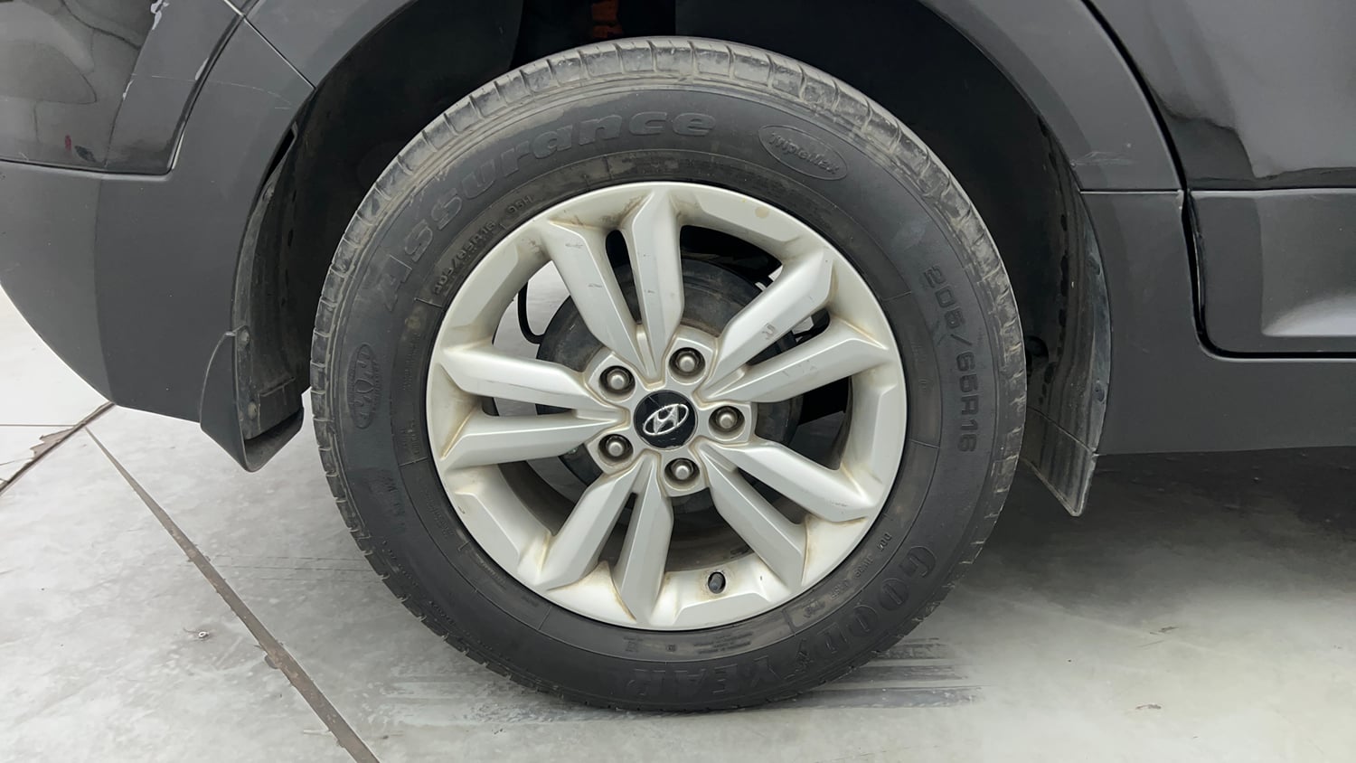 Used 2016 Hyundai Creta 1.6 SX Diesel Manual tyres RIGHT REAR TYRE RIM VIEW