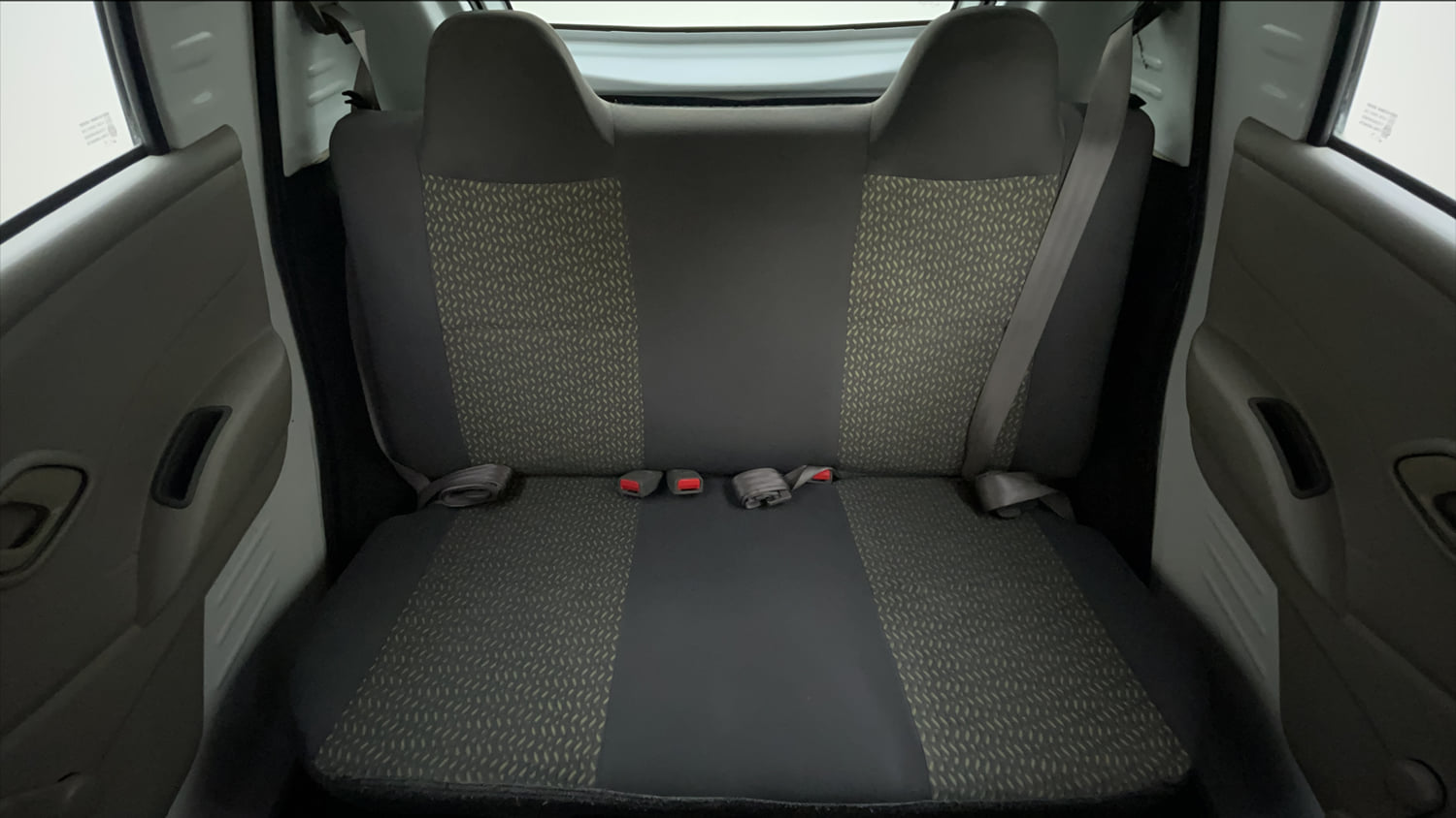 Used 2016 Datsun Redi-GO T (O) Petrol Manual interior REAR SEAT CONDITION VIEW