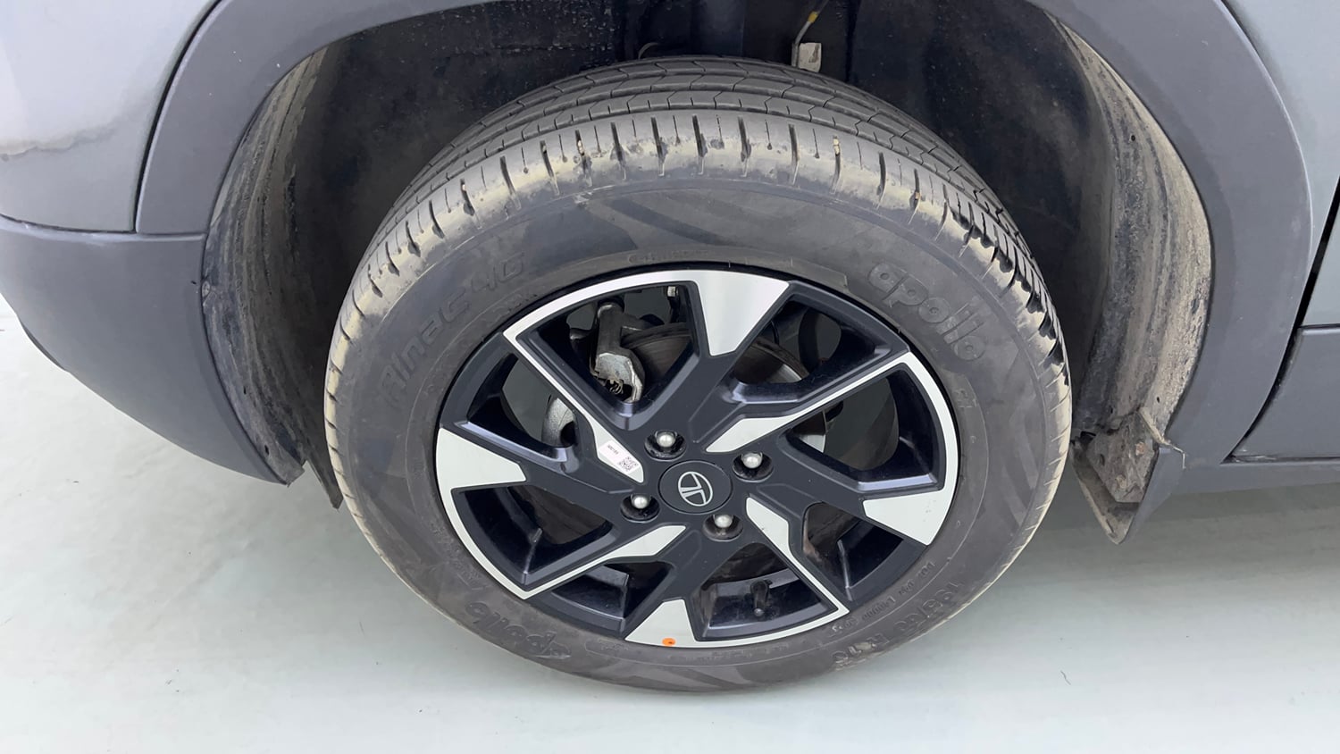 Used 2024 Tata Punch Creative Dual Tone AMT Petrol Automatic tyres LEFT FRONT TYRE RIM VIEW