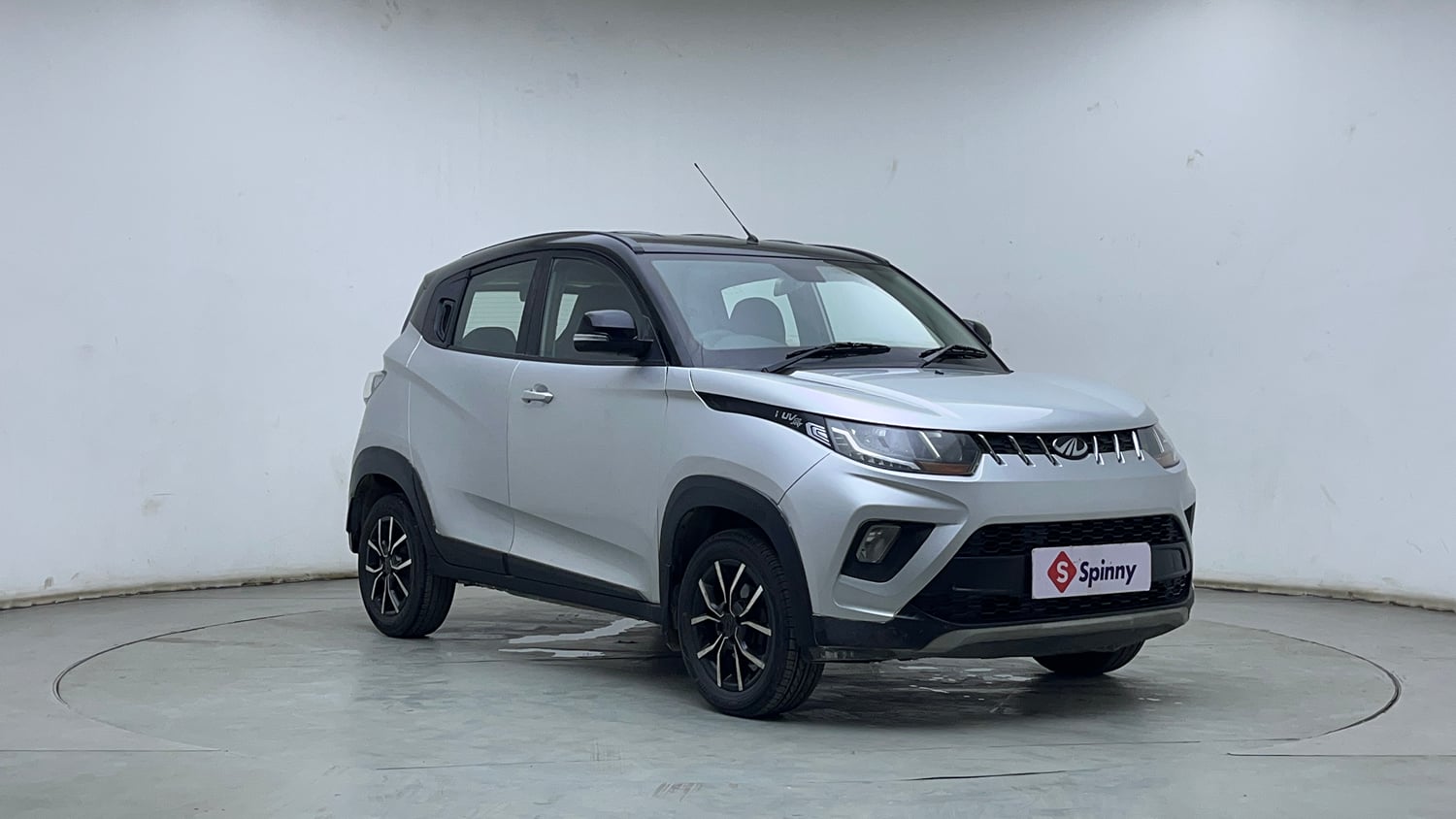 Used 2019 Mahindra KUV100 NXT K8 6 STR Dual Tone Petrol Manual exterior RIGHT FRONT CORNER VIEW