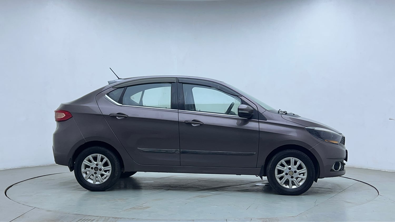 Used 2017 Tata Tigor Revotorq XZ Diesel Manual exterior RIGHT SIDE VIEW