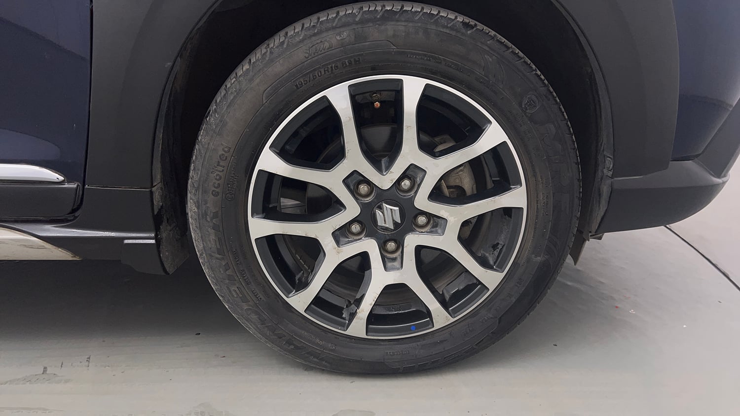 Used 2022 Maruti Suzuki XL6 Alpha Plus AT Petrol Petrol Automatic tyres RIGHT FRONT TYRE RIM VIEW