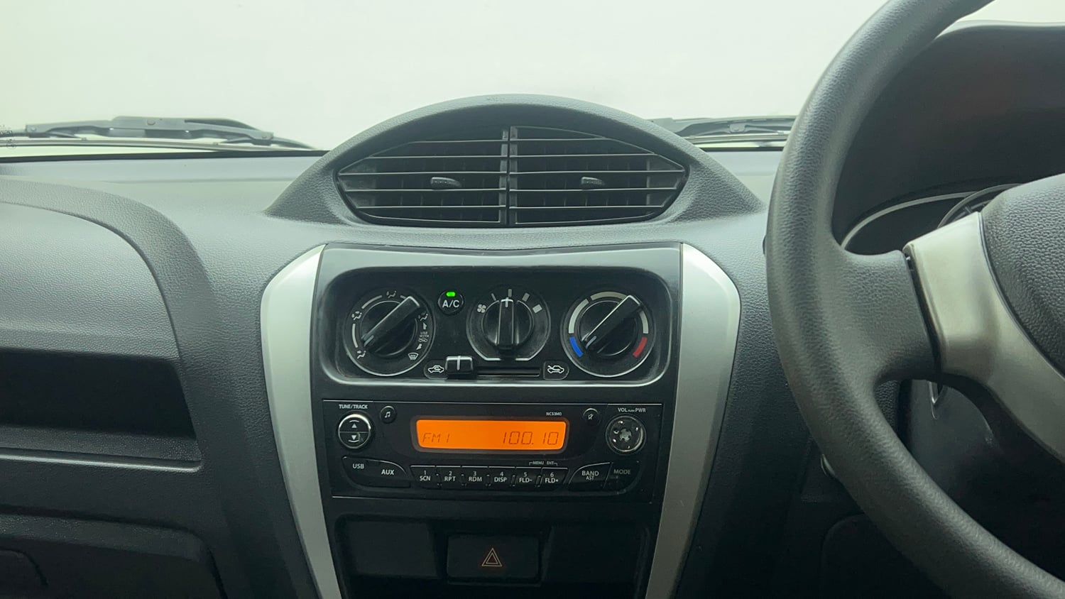 Used 2017 Maruti Suzuki Alto 800 VXi Petrol Manual top_features Integrated (in-dash) music system