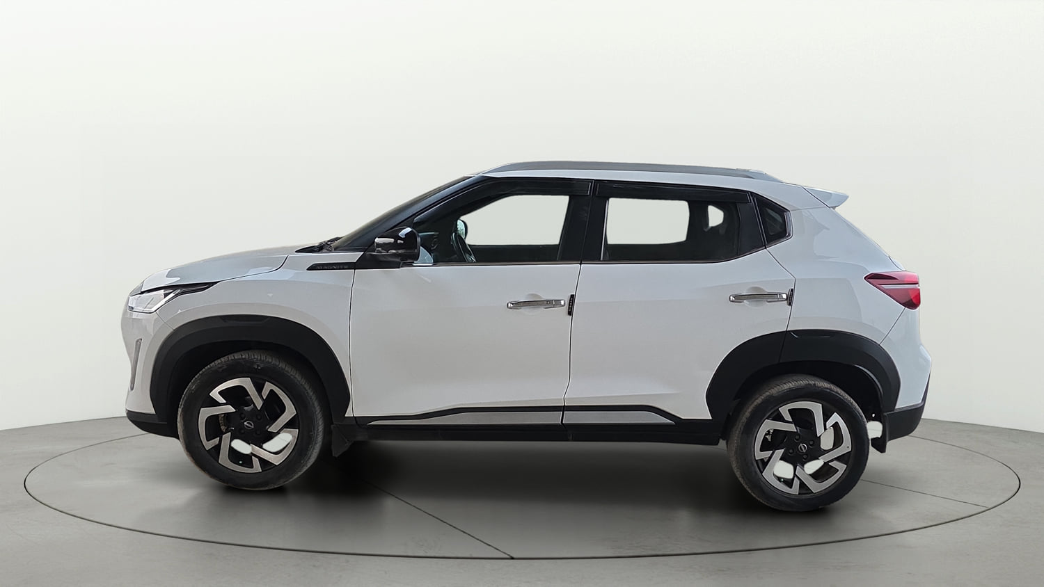 Used 2022 Nissan Magnite XV Premium Turbo CVT Petrol Automatic exterior LEFT SIDE VIEW