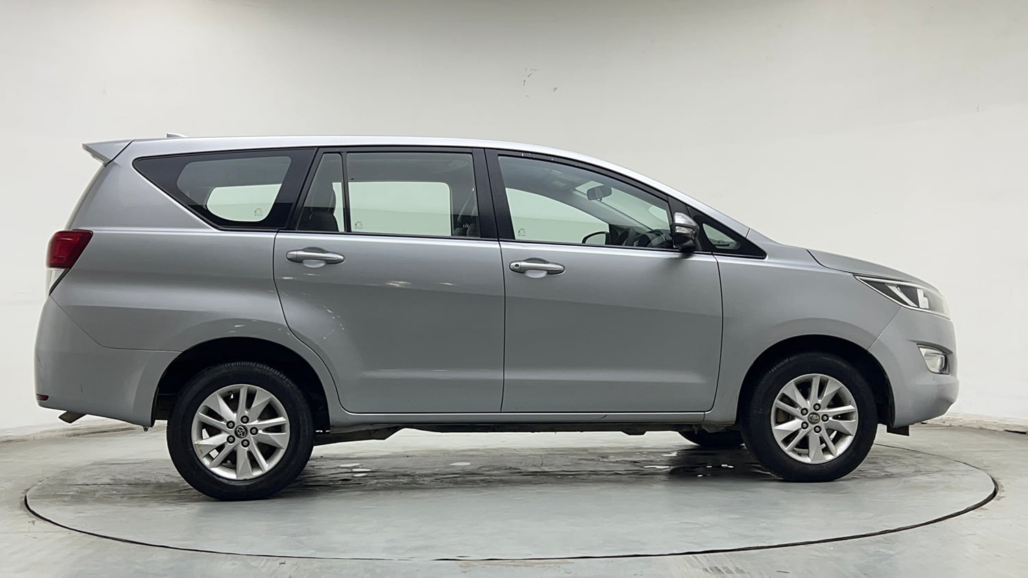 Used 2018 Toyota Innova Crysta 2.4 G 7 STR Diesel Manual exterior RIGHT SIDE VIEW