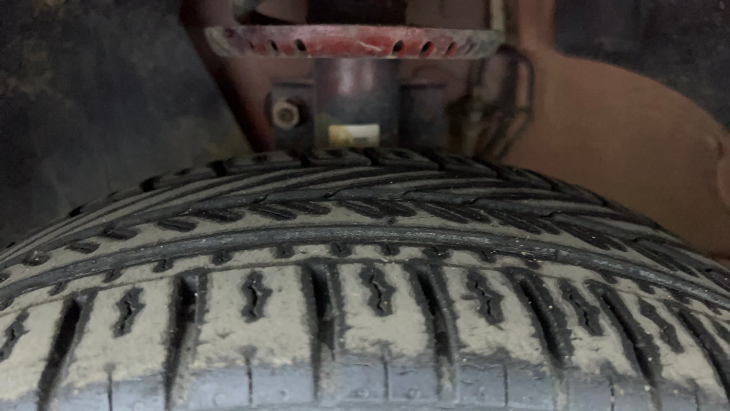 Used 2021 Volkswagen Polo Comfortline 1.0L MPI Petrol Manual tyres LEFT FRONT TYRE TREAD VIEW