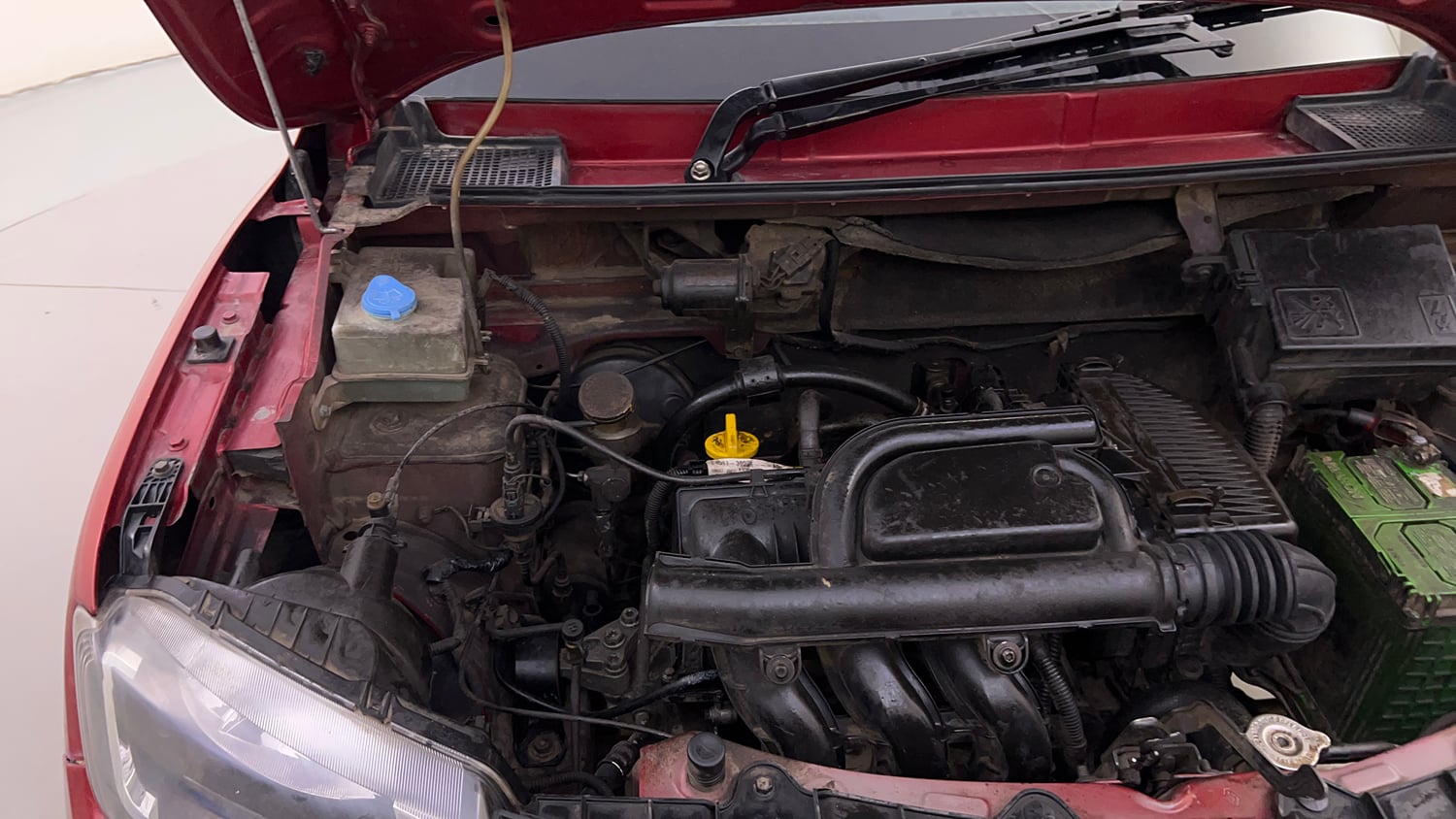 Used 2017 Renault Kwid 1.0 RXT AMT Petrol Automatic engine ENGINE RIGHT SIDE HINGE & APRON VIEW