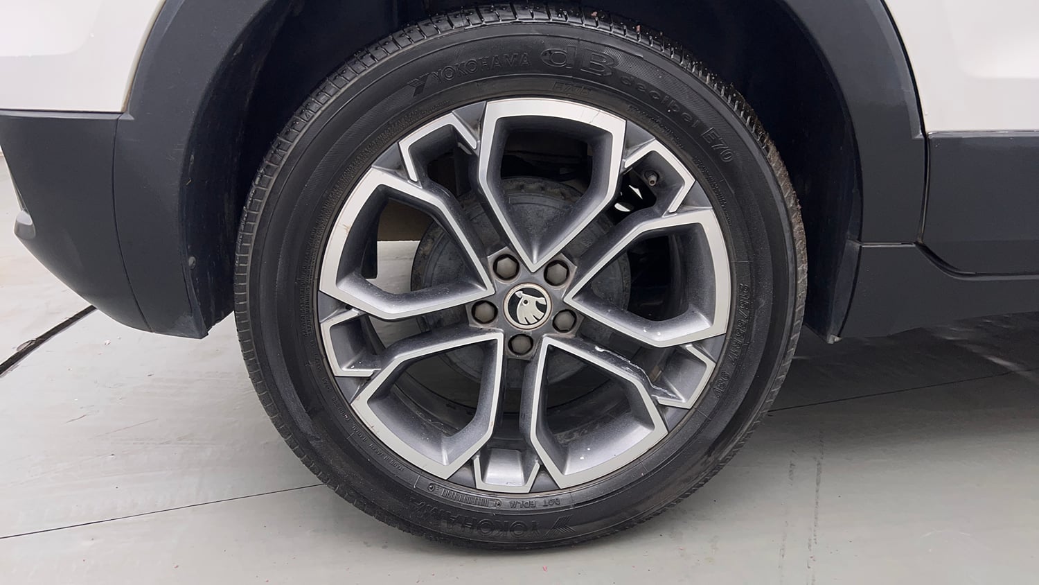 Used 2022 Skoda Kushaq Style 1.0L TSI AT Petrol Automatic tyres RIGHT REAR TYRE RIM VIEW