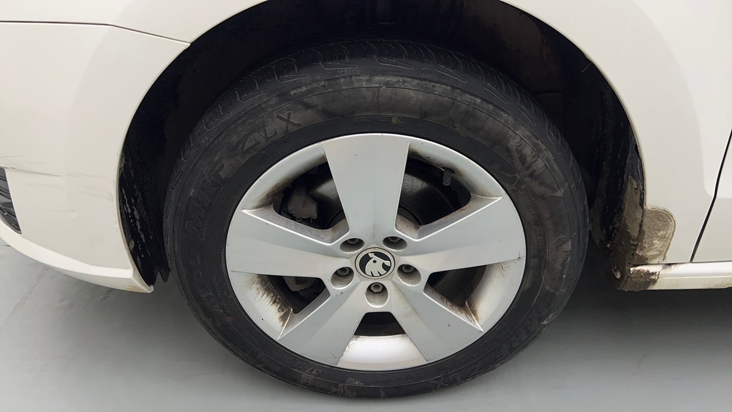 Used 2020 Skoda Rapid Active 1.0 TSI MT Petrol Manual tyres LEFT FRONT TYRE RIM VIEW