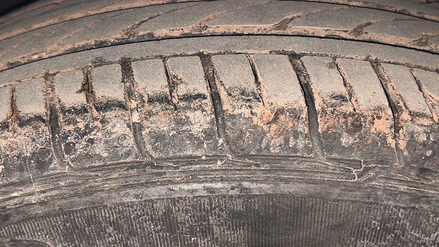 Used 2023 Hyundai Aura S 1.2 Petrol Petrol Manual tyres RIGHT FRONT TYRE TREAD VIEW