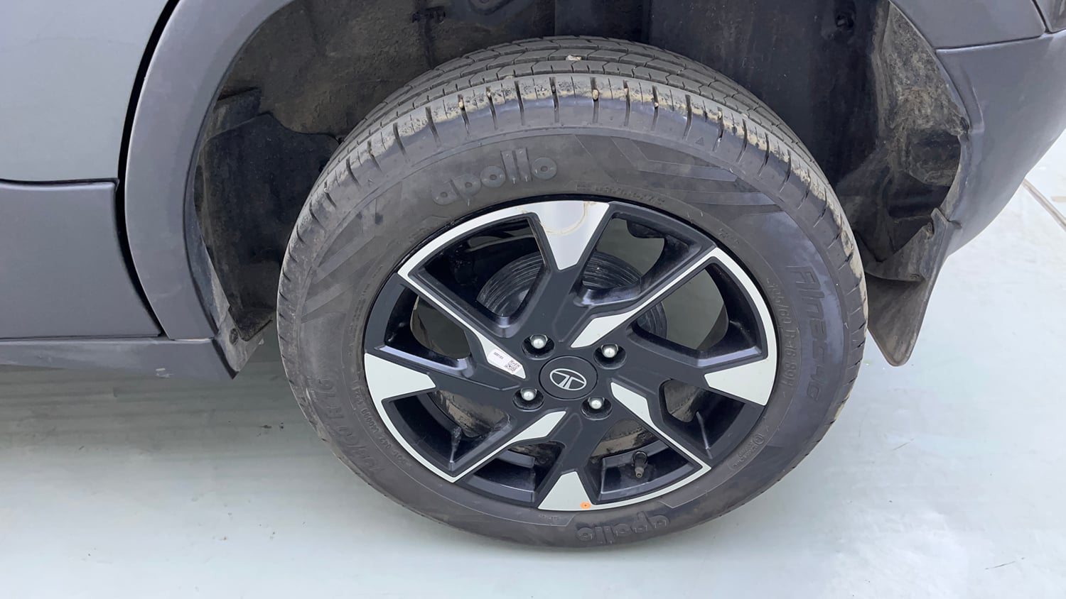 Used 2024 Tata Punch Creative Dual Tone AMT Petrol Automatic tyres LEFT REAR TYRE RIM VIEW