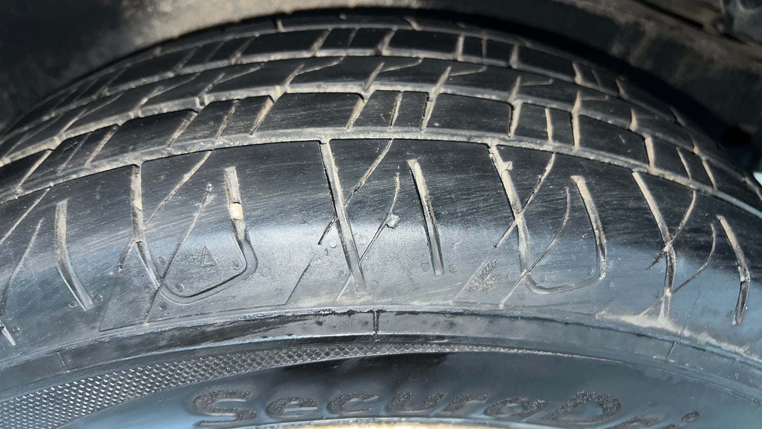 Used 2018 Toyota Innova Crysta 2.4 G 7 STR Diesel Manual tyres LEFT REAR TYRE TREAD VIEW