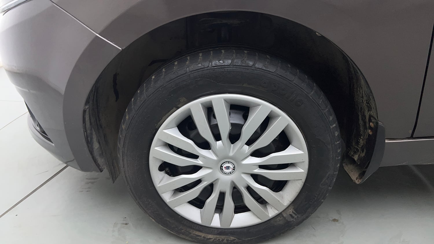 Used 2018 Tata Tiago Revotron XTA Petrol Automatic tyres LEFT FRONT TYRE RIM VIEW