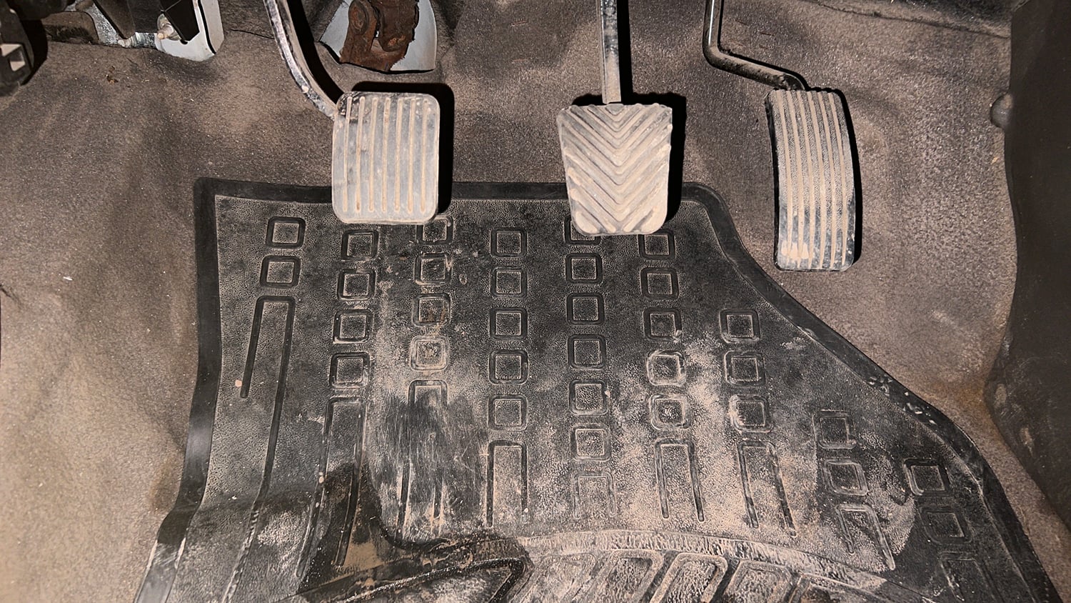 Used 2014 Hyundai i10 Sportz 1.1 iRDE2 Petrol Manual interior PEDALS VIEW