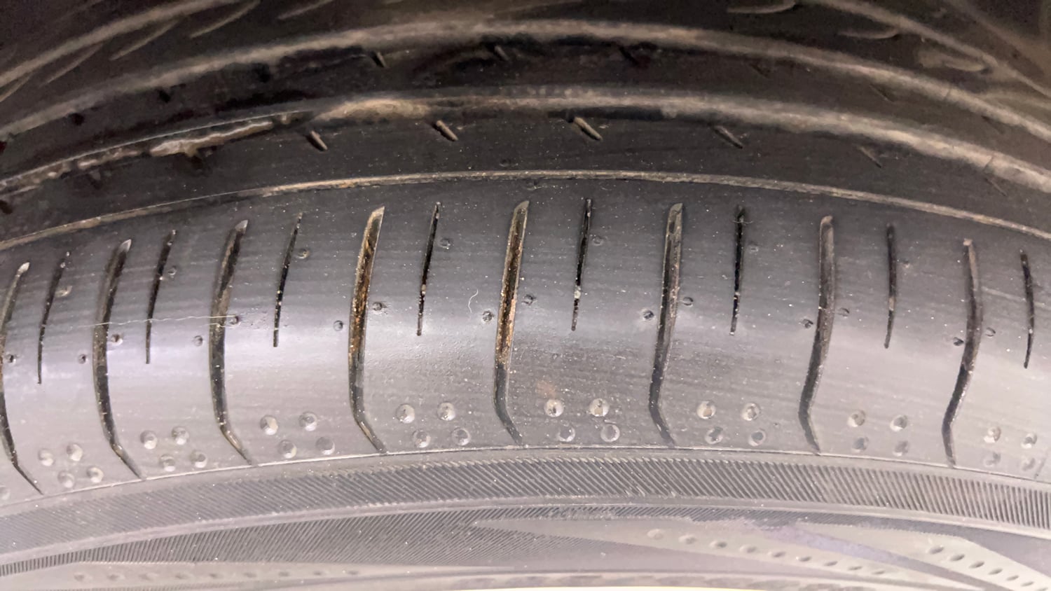 Used 2021 Jeep Compass Model S (O) 1.4 Petrol DCT Petrol Automatic tyres RIGHT FRONT TYRE TREAD VIEW