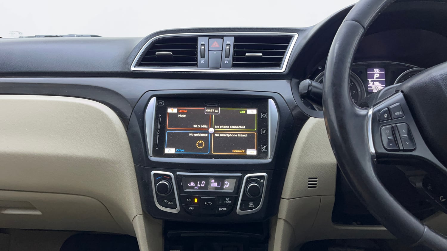 Used 2017 Maruti Suzuki Ciaz Alpha 1.4 AT Petrol Automatic interior MUSIC SYSTEM & AC CONTROL VIEW