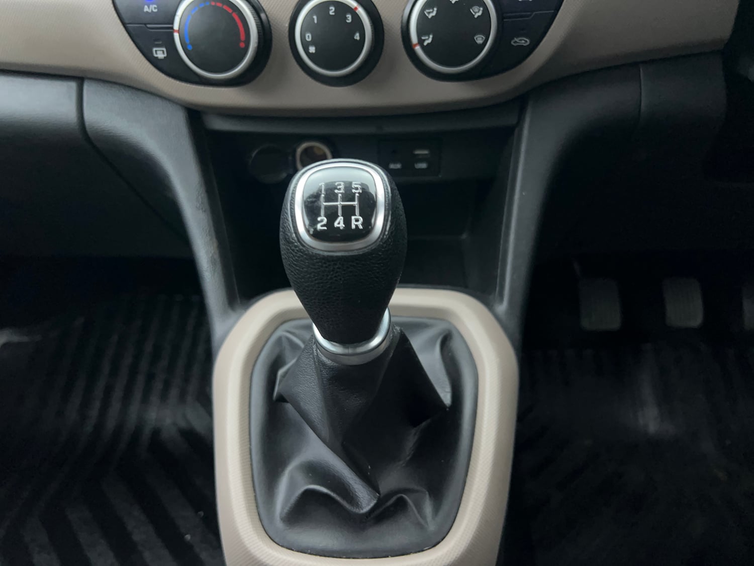 Used 2019 Hyundai Grand i10 Sportz 1.2 Kappa VTVT Petrol Manual interior GEAR  KNOB VIEW