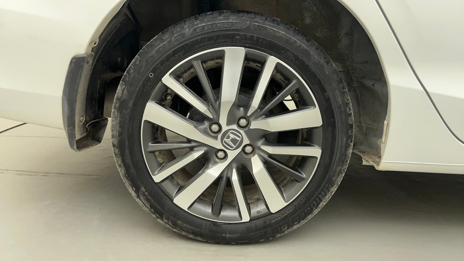 Used 2023 Honda City VX Petrol MT Petrol Manual tyres RIGHT REAR TYRE RIM VIEW