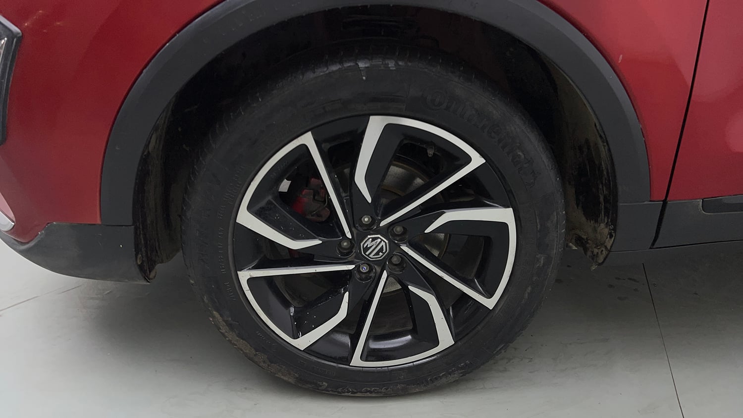 Used 2022 MG Motors Astor Savvy 1.3 Turbo AT S Red Petrol Automatic tyres LEFT FRONT TYRE RIM VIEW