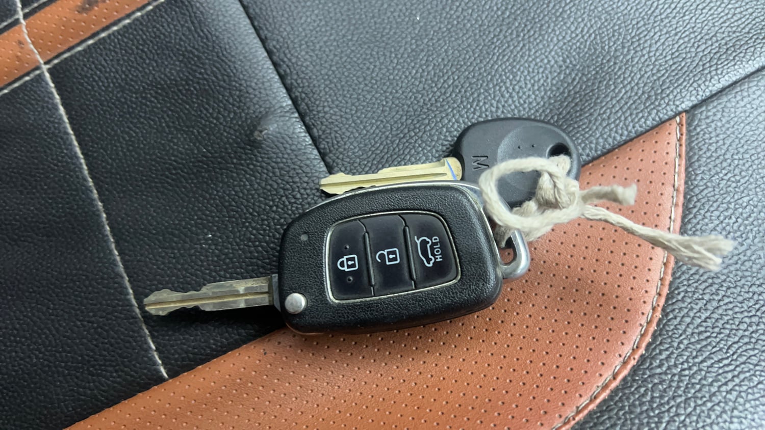Used 2016 Hyundai Elite i20 Sportz 1.2 Petrol Manual extra CAR KEY VIEW
