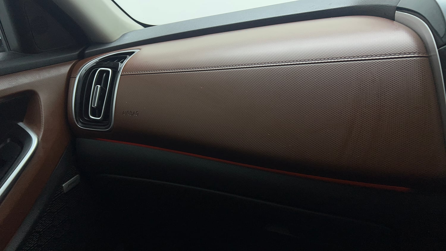 Used 2022 Hyundai Alcazar Signature (O) 6 STR 1.5 Diesel AT Diesel Automatic top_features Side airbags