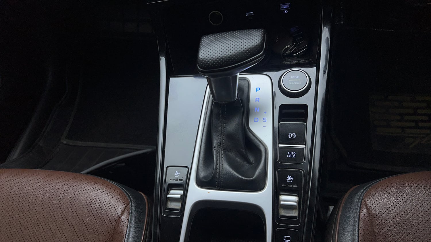 Used 2022 Hyundai Alcazar Signature (O) 6 STR 1.5 Diesel AT Diesel Automatic interior GEAR  KNOB VIEW
