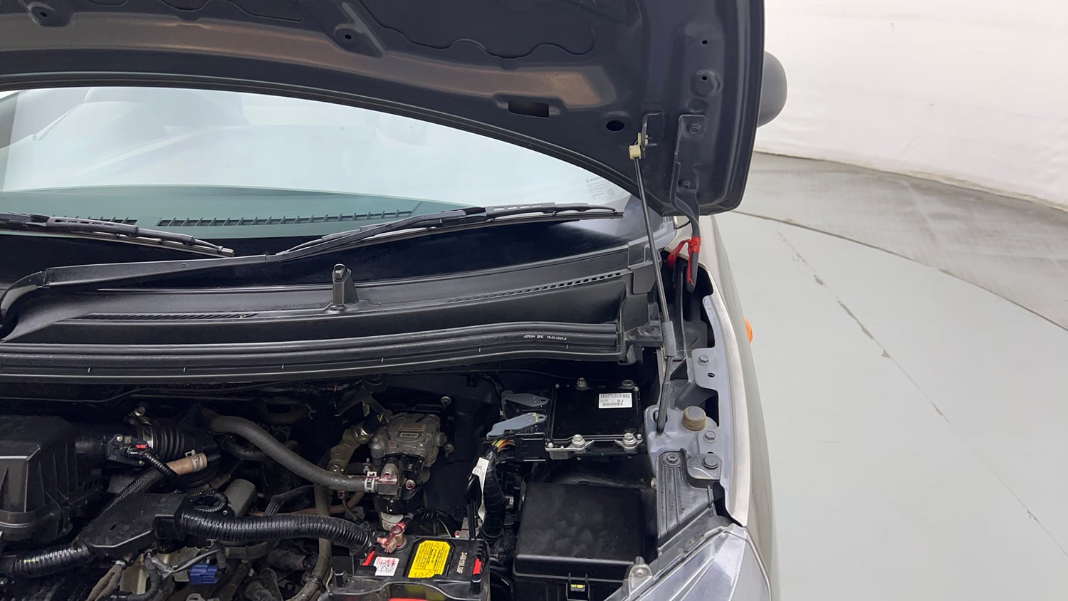 Used 2025 Maruti Suzuki Wagon R LXI 1.0 CNG Cng Manual engine ENGINE LEFT SIDE HINGE & APRON VIEW