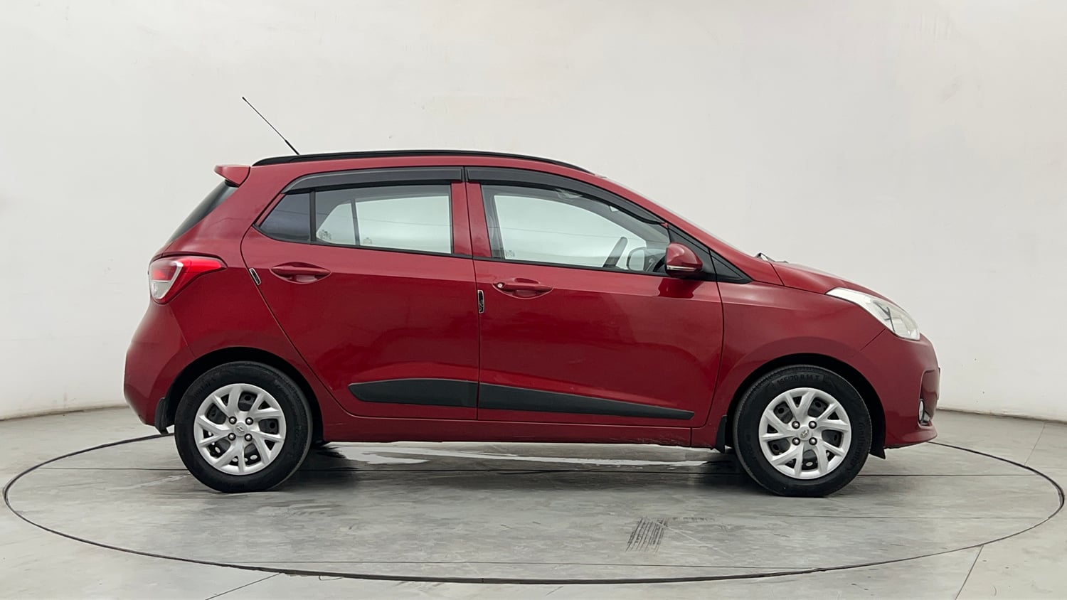 Used 2019 Hyundai Grand i10 Sportz 1.2 Kappa VTVT Petrol Manual exterior RIGHT SIDE VIEW