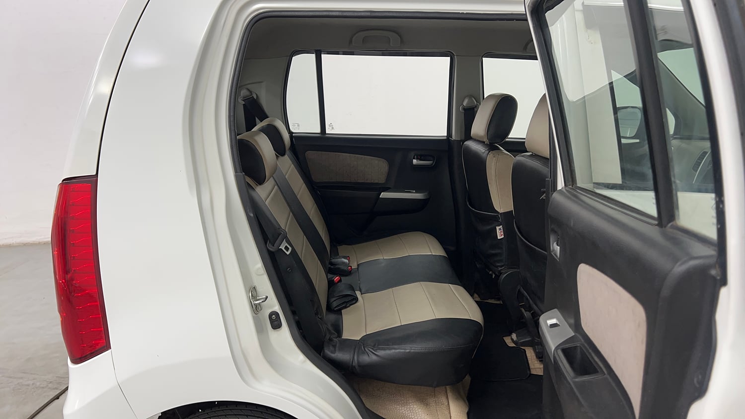 Used 2014 Maruti Suzuki Wagon R VXI Petrol Manual interior RIGHT SIDE REAR DOOR CABIN VIEW