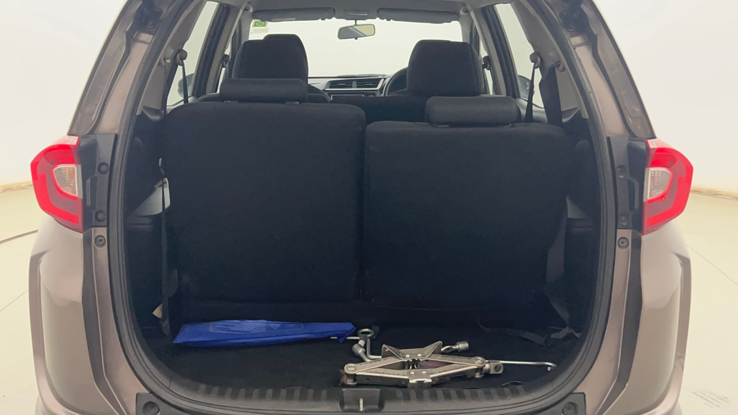 Used 2017 Honda BR-V V CVT Petrol Petrol Automatic interior DICKY INSIDE VIEW
