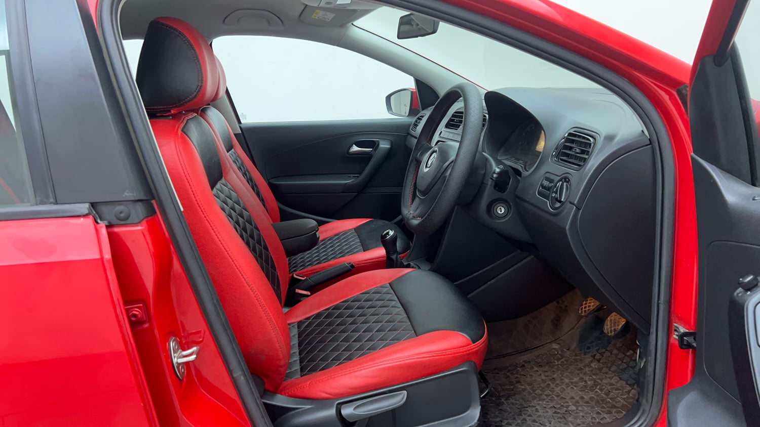Used 2021 Volkswagen Polo Comfortline 1.0L MPI Petrol Manual interior RIGHT SIDE FRONT DOOR CABIN VIEW