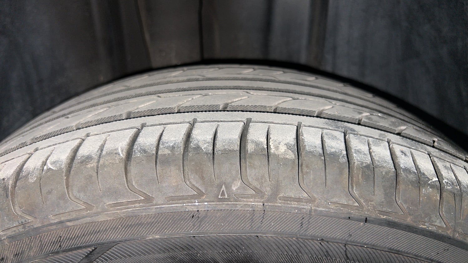 Used 2022 Volkswagen Taigun Highline 1.0 TSI AT Petrol Automatic tyres RIGHT REAR TYRE TREAD VIEW